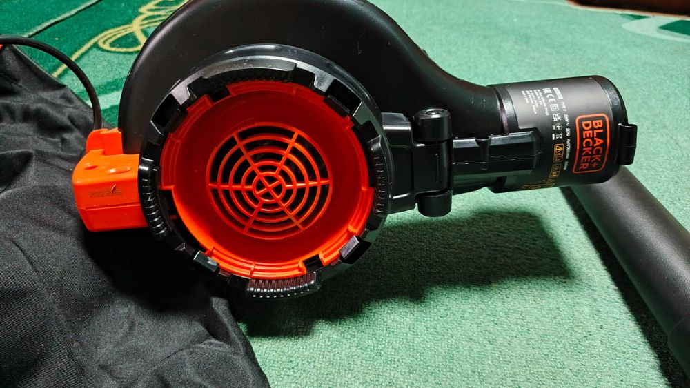 Продам садовий пилосос Black Decker BEBLV300