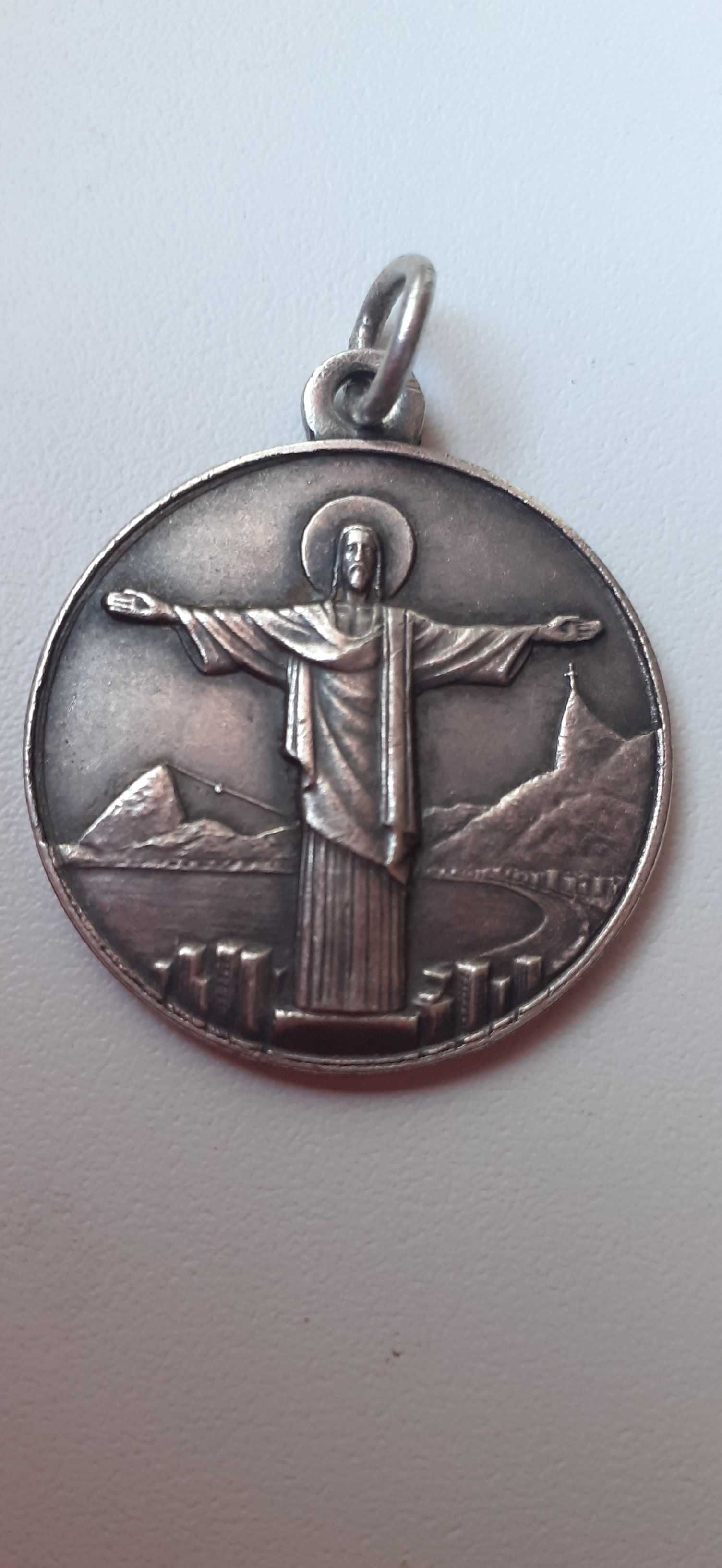 Medal-wisiorek srebro-posrebrzany antyk.