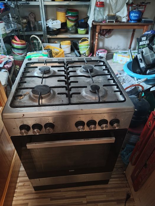 Kuchenka gazowa z piekarnikiem elektrycznym