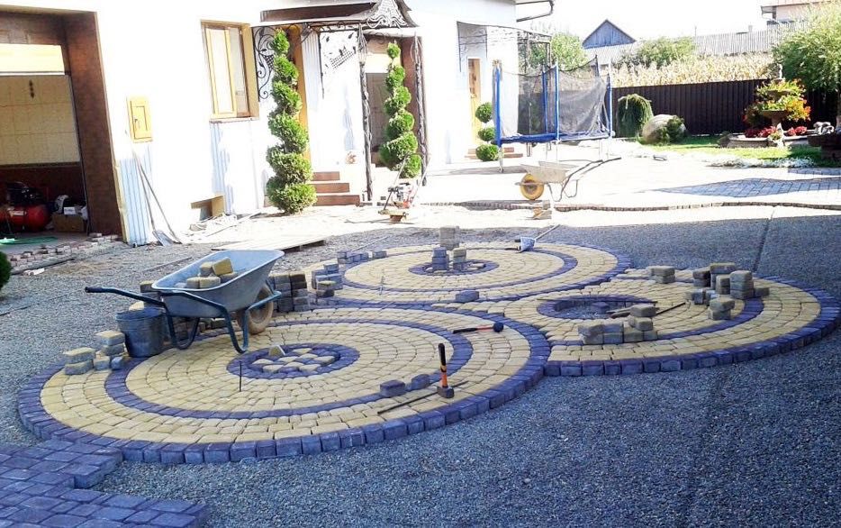 Вкладання бруківки – швидко, якісно, з власним інструментом!