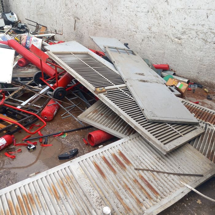 Recolha de sucatas e monos