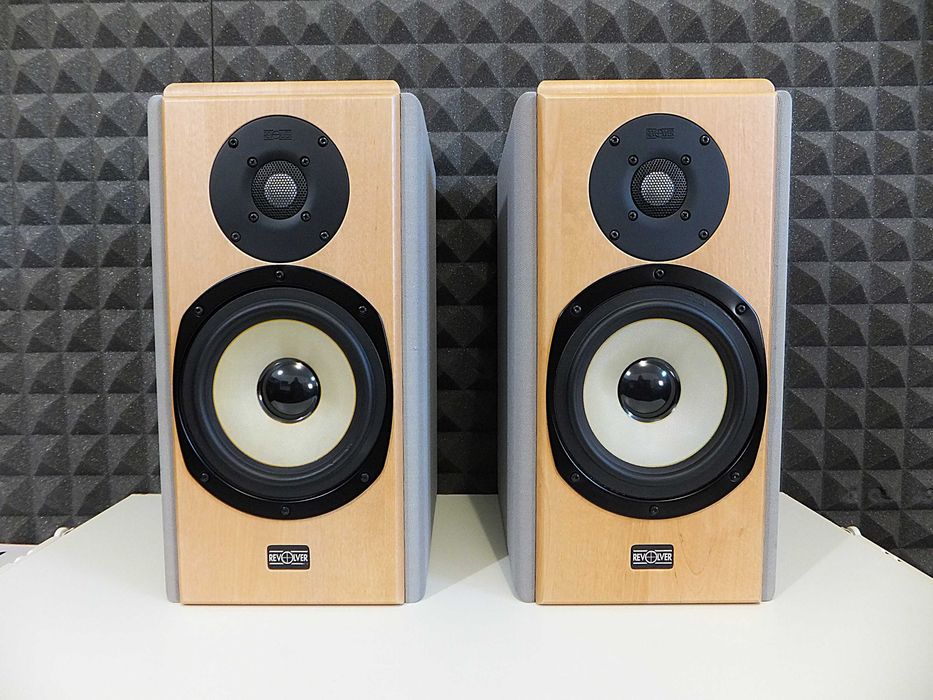 Brytyjskie kolumny głośnikowe monitory REVOLVER R33