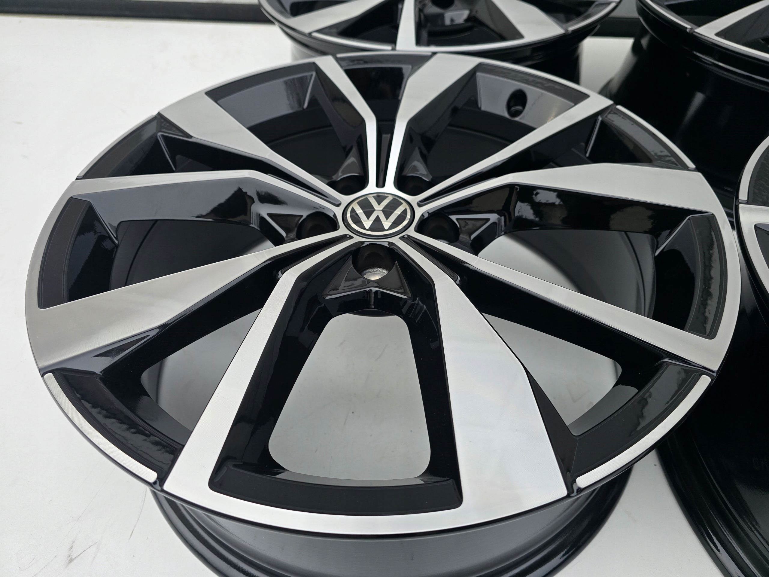 VW t-cross Taigo Polo Gti Misano 18'' 5X100 ET39 Nowe 4X