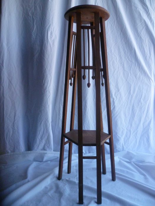 Floreira do ENXOVAL dos anos 50 ou 60 Coluna para flores em madeira