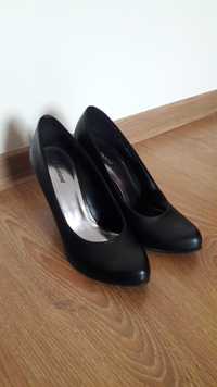 Czarne buty na obcasie, Graceland, 37