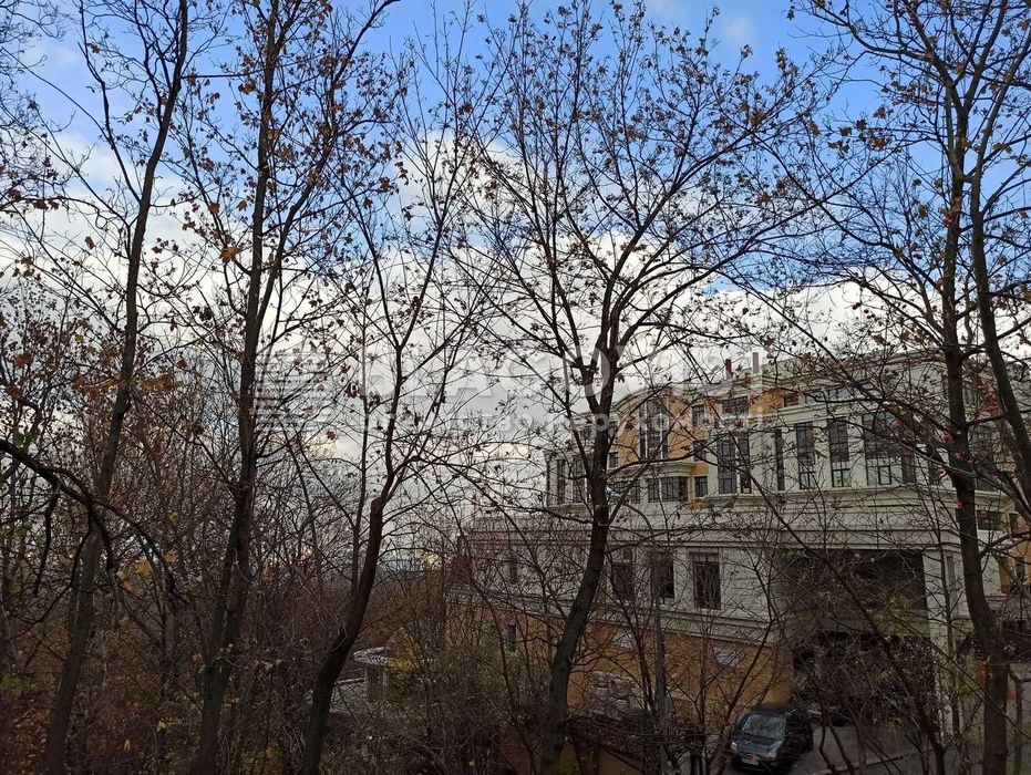 Грушевського 9-а Ціна 1 800 000 $