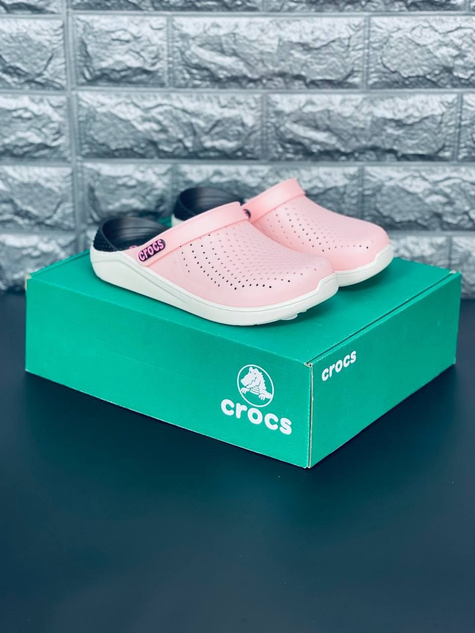 Женские шлепанцы crocs розовые тапочки крокс