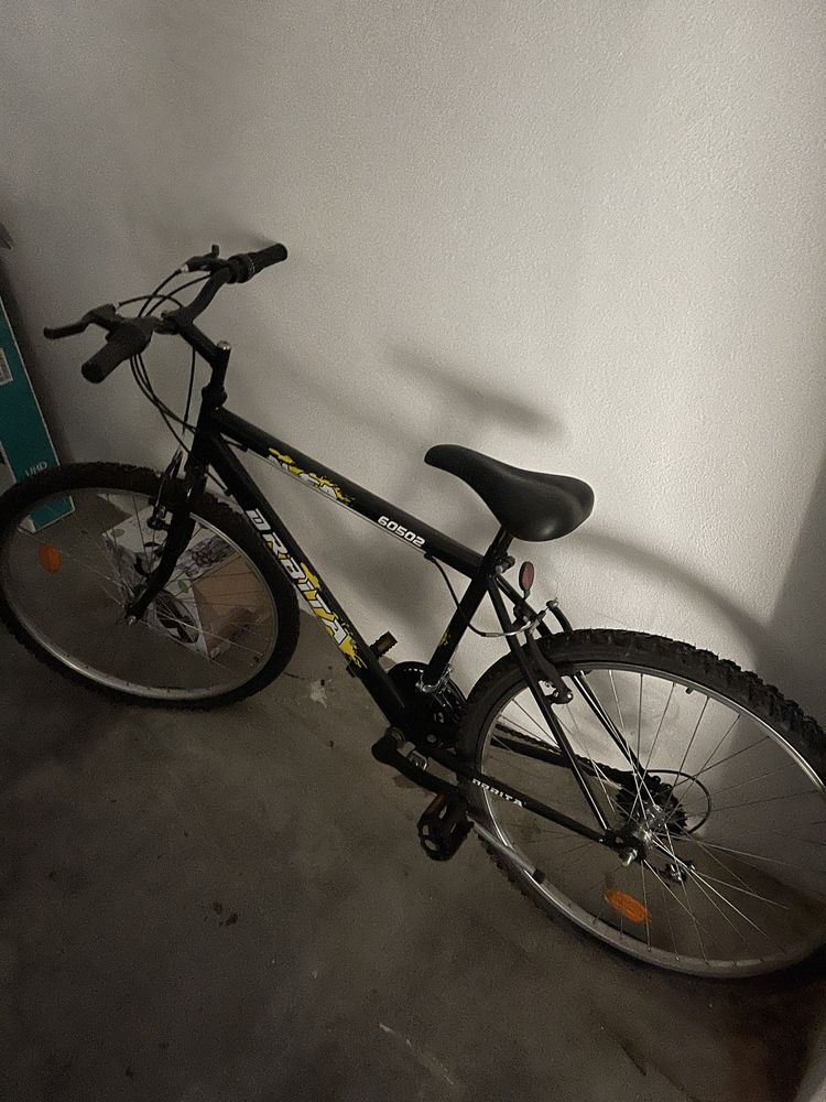 2 Bicicletas marca Orbita. Uma de adulto e a outra de criança.