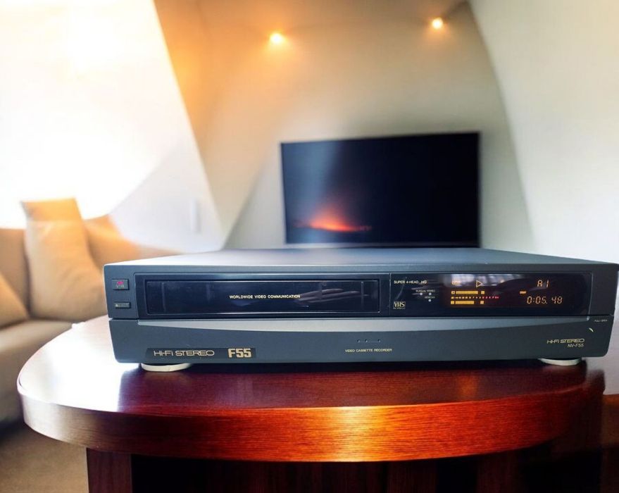 Відеомагнітофон Hi-Fi Panasonic F55 — чистий звук, магія VHS!