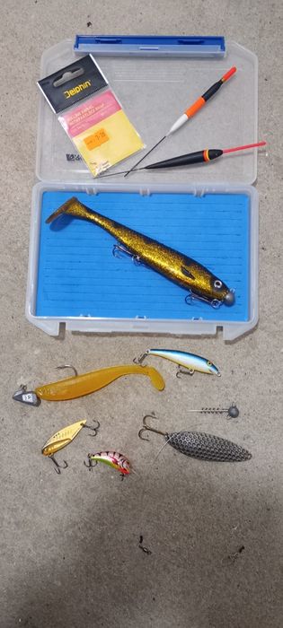 Przynęty + akcesoria + pudełko