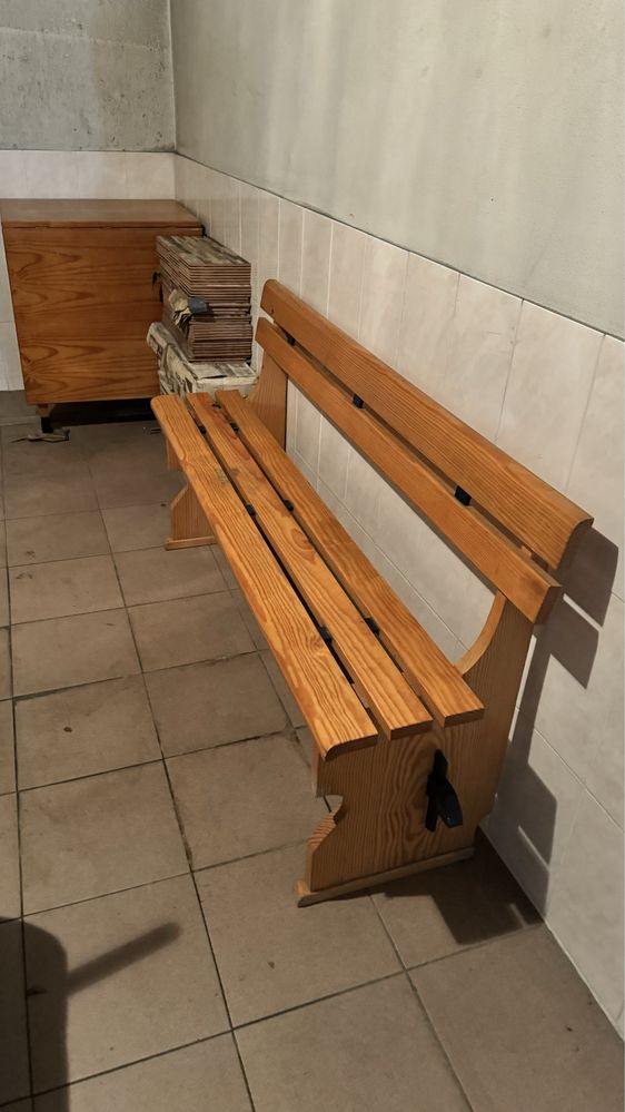 Banco em madeira (jardim ou interior)