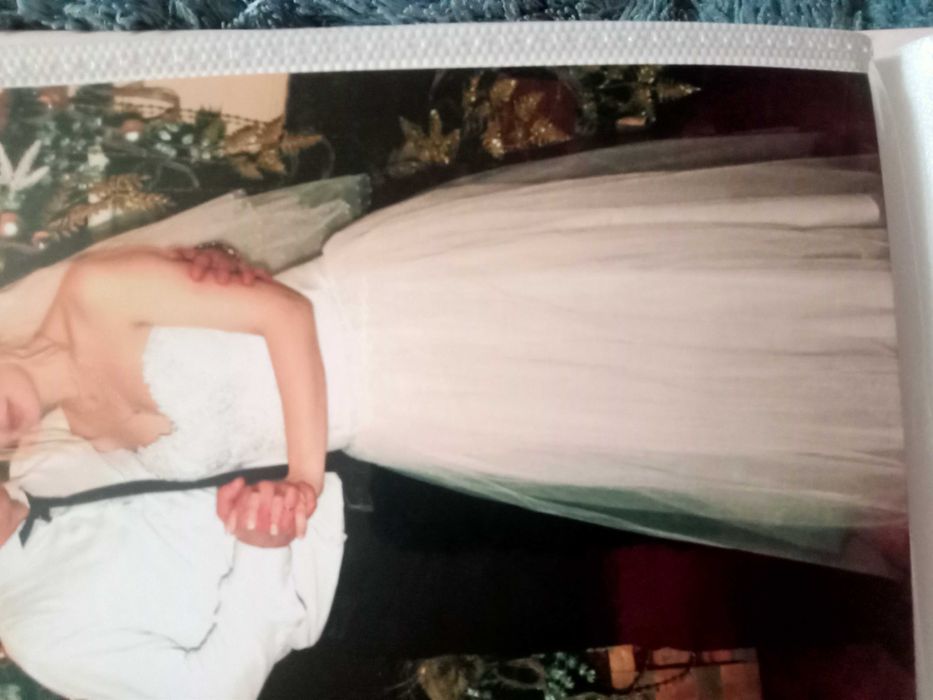 Весільне плаття б,у,але зовсім нове,гарне,без фоти ціле,чисте