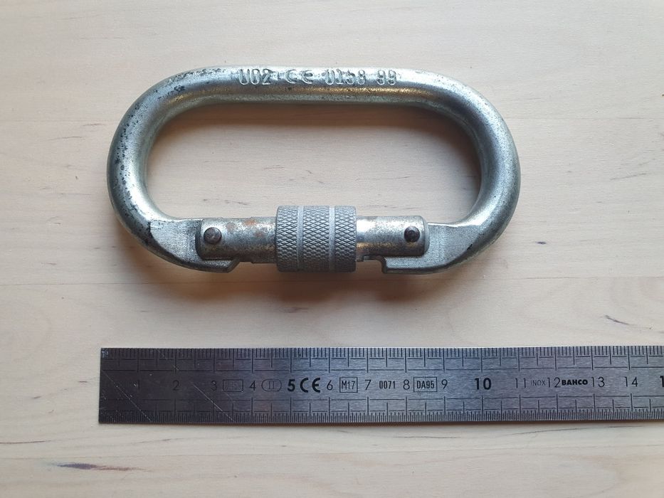 Mosquetão de escalada