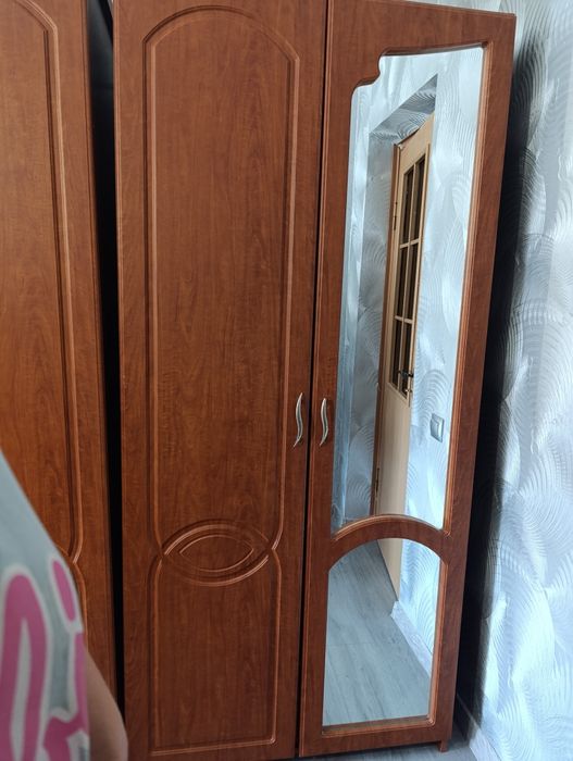 Продам дві шафи в спальню