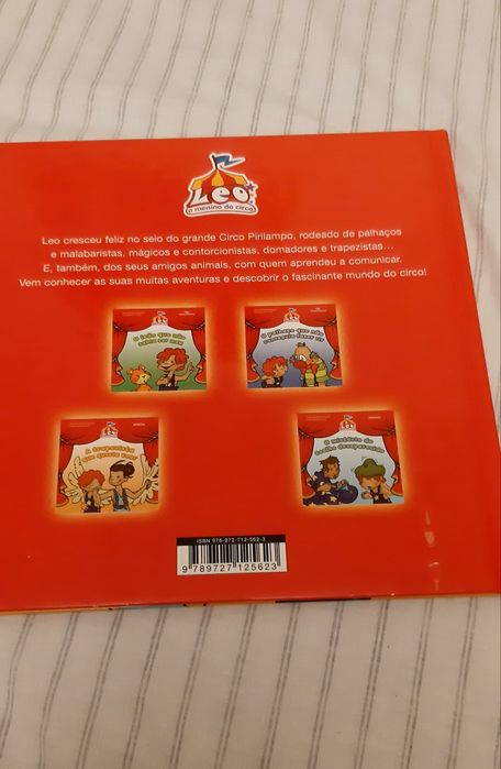 Livro com uma história de circo