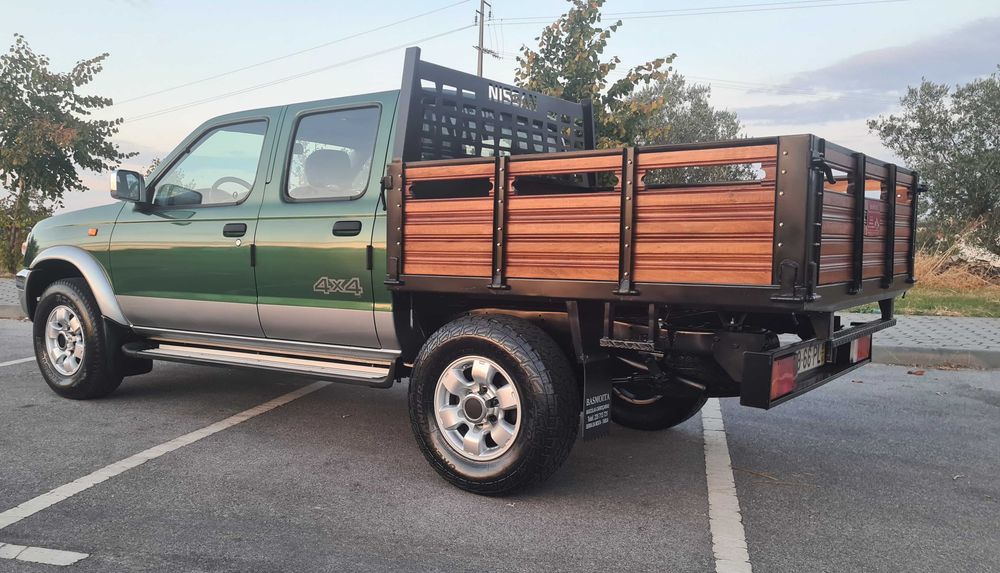 nissan navara d22 4x4