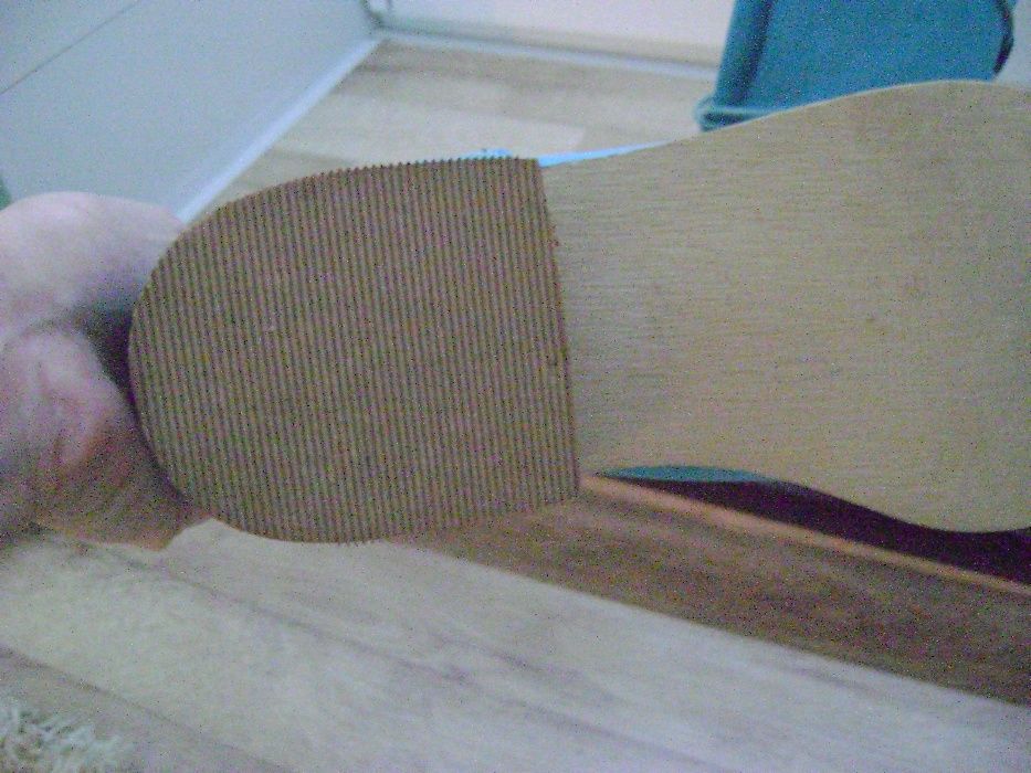 ботинки женские демисезон.JUMEX р 39(25 см) и Clarks 40 (26 см)