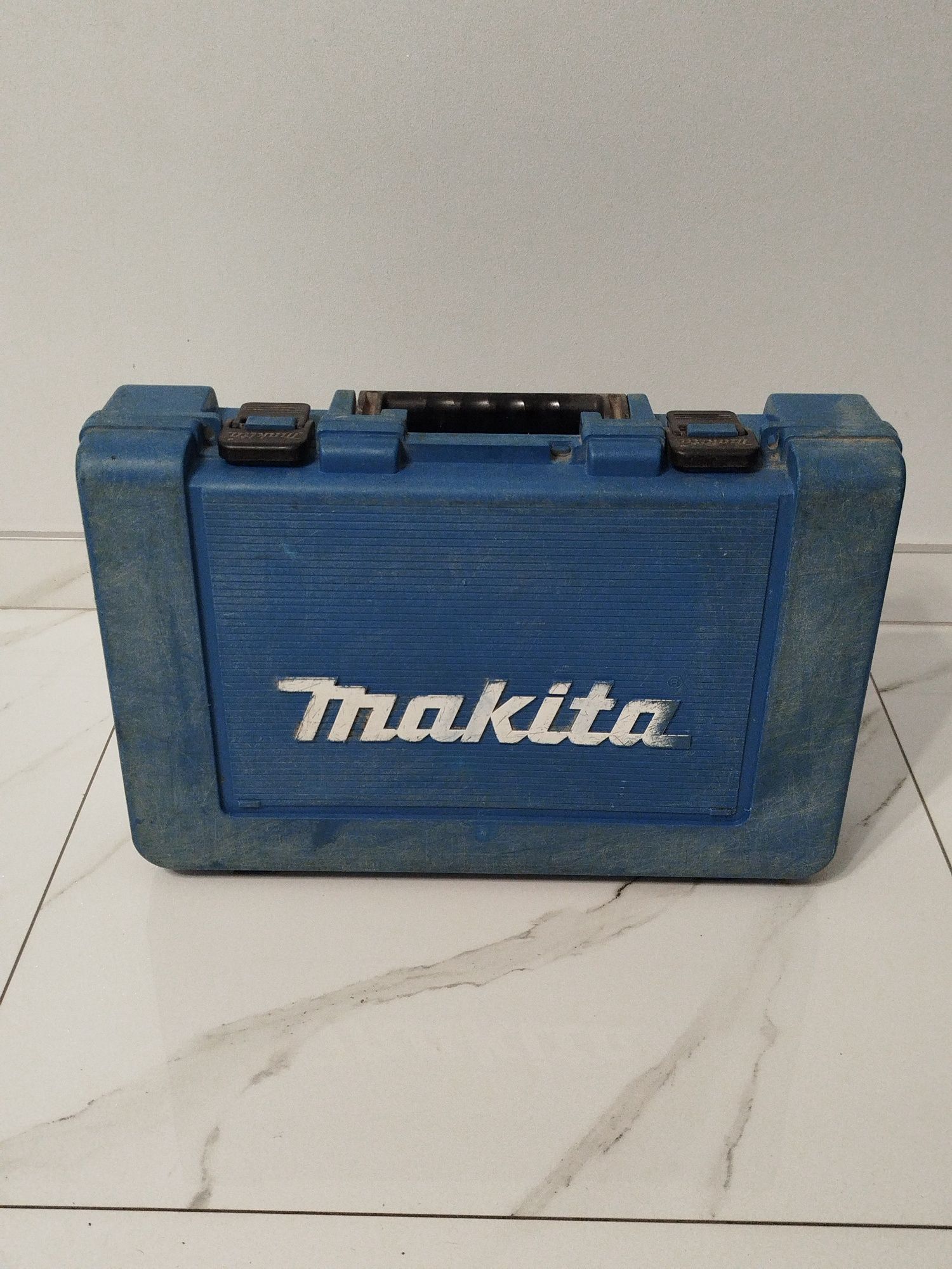 Перфоратор Makita hr2470t