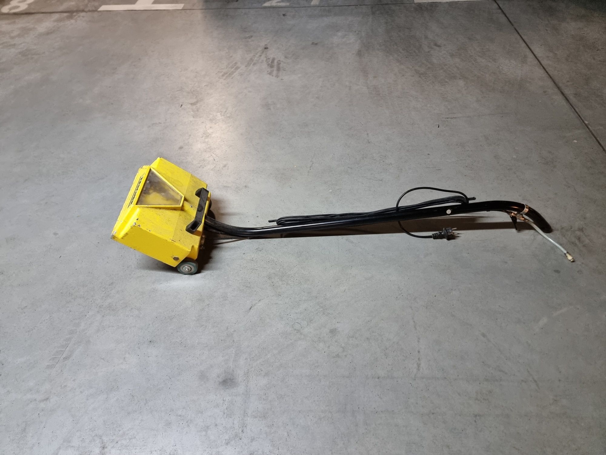 Szorowarka do wykładzin Karcher PW20 do Karcher Puzzi + druga GRATIS