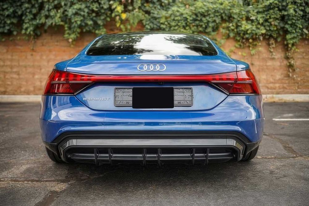 Audi e-tron GT      2023