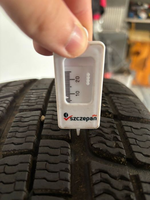 Opony Zimowe 225/45 R17 komplet