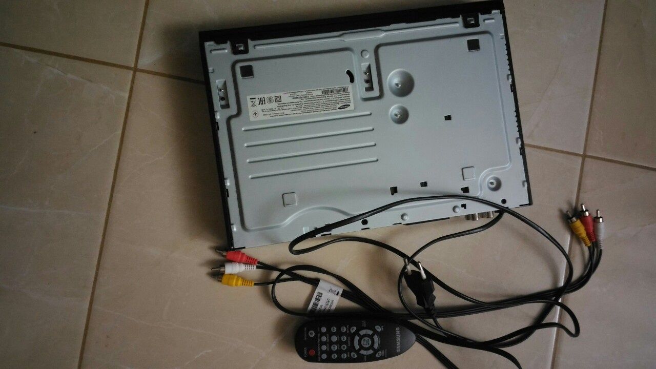 Лазерный проигрыватель Samsung DVD - E 360/RU, USB, пульт