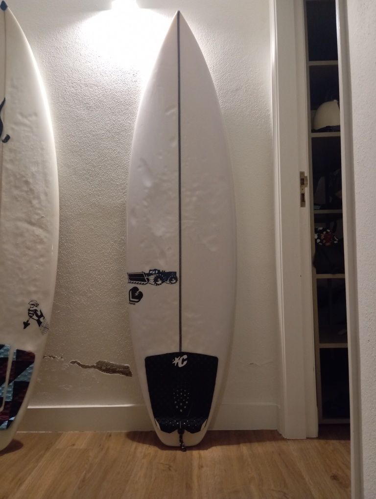 Surfboard JS  5'11