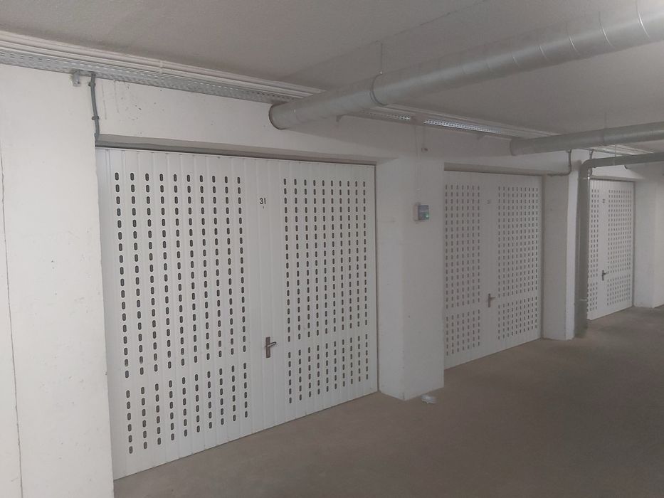 Sprzedam garaz w super lokalizacji wraz z najemcą lub bez.