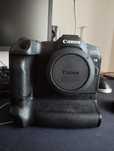 Canon R8 (como nova) + 4 baterias + 2 carregadores + battery grip