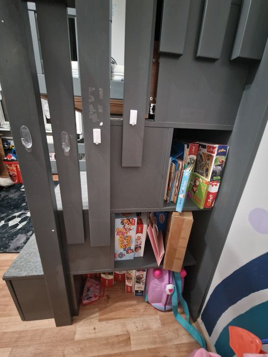 Łóżko piętrowe ze schodami i szufladą + materace