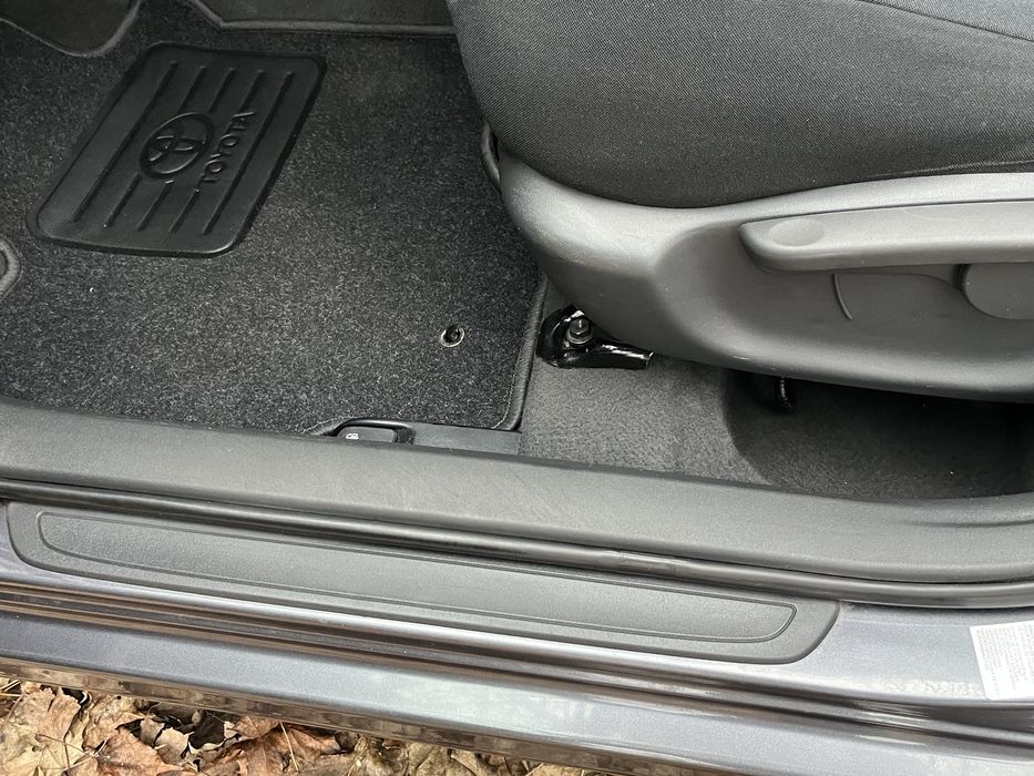 Тойота Auris 1.6 бензин