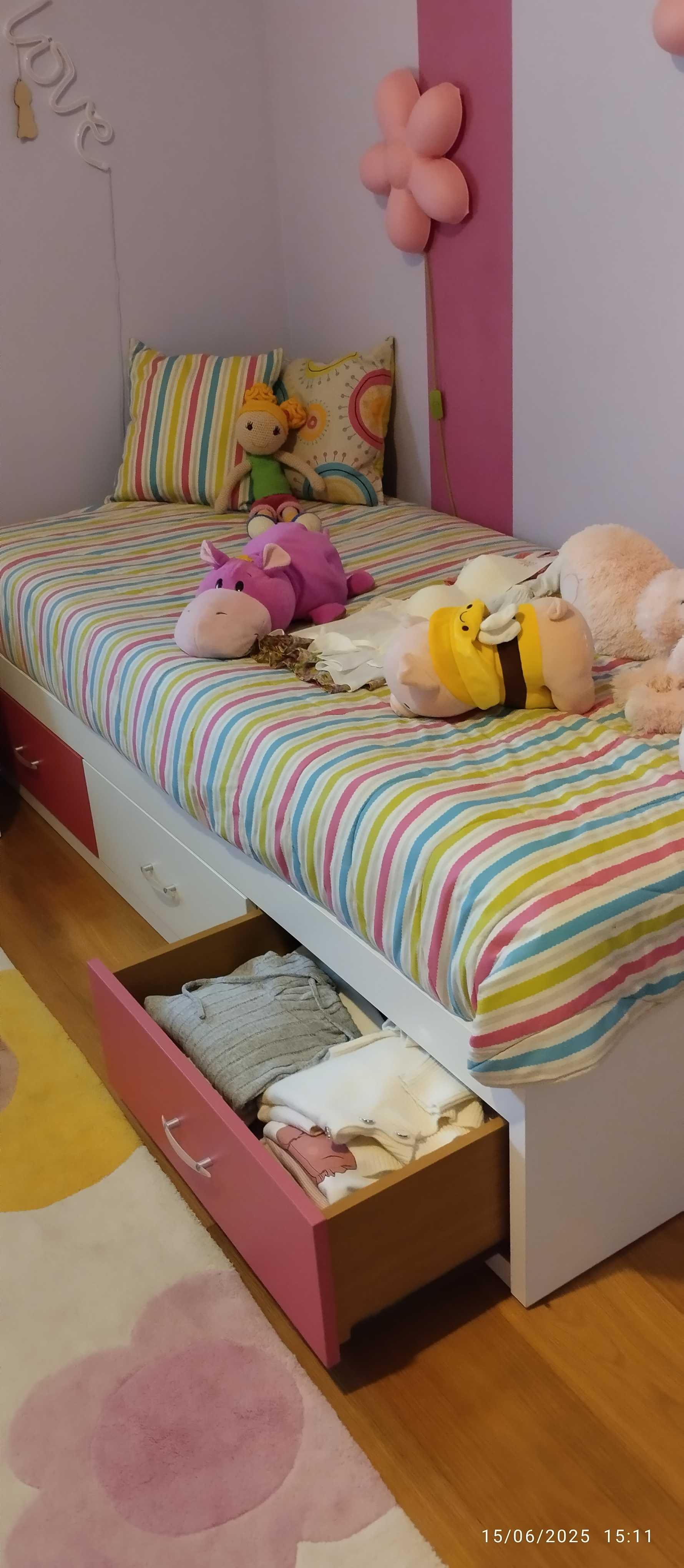Cama individual com gavetas (colchão incluído)