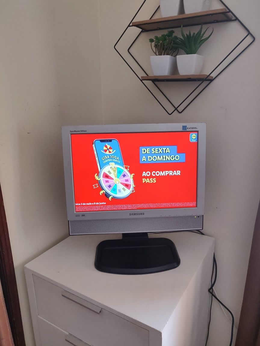 TV Samsung SyncMaster 940mw 19"