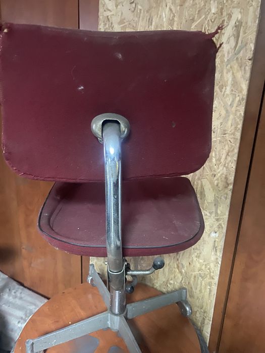 Fotel PRL na kolkach z chromami