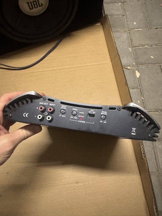 Продам сабвуфер с усилителем JBL