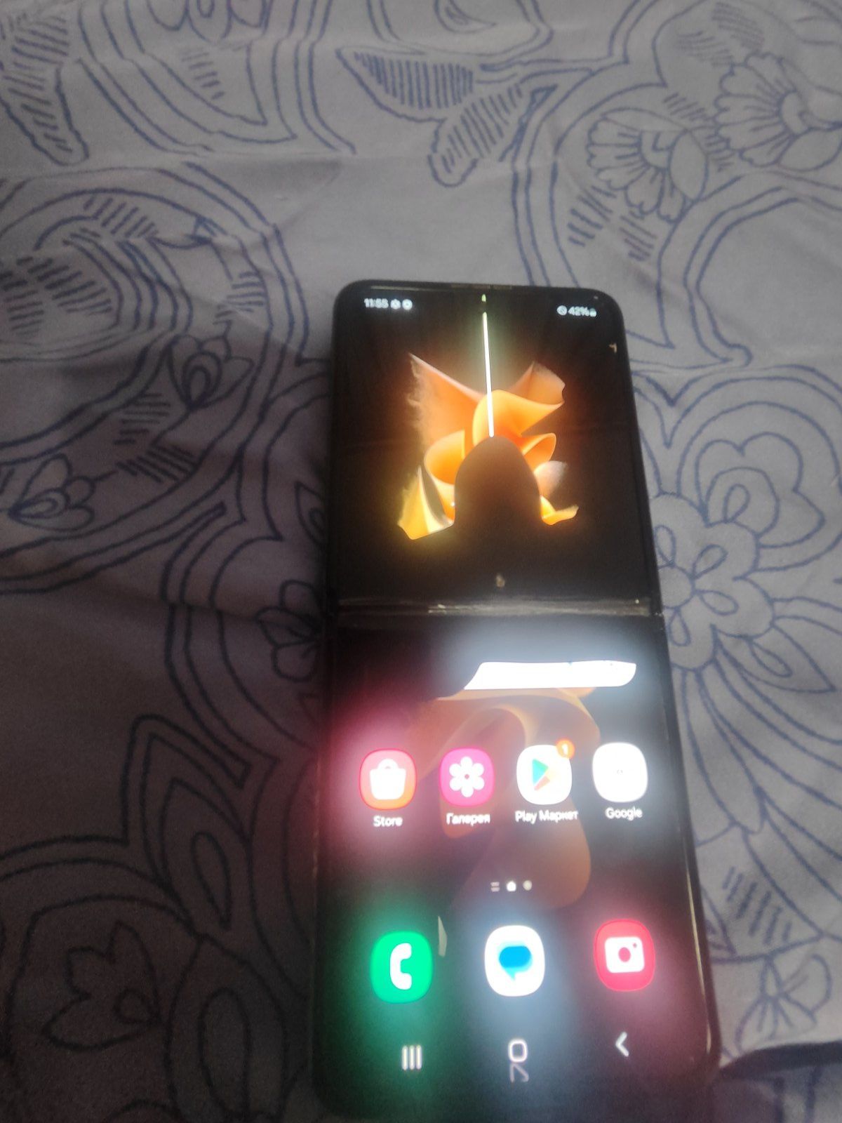 Samsung Galaxy Flip 3 F711 битий