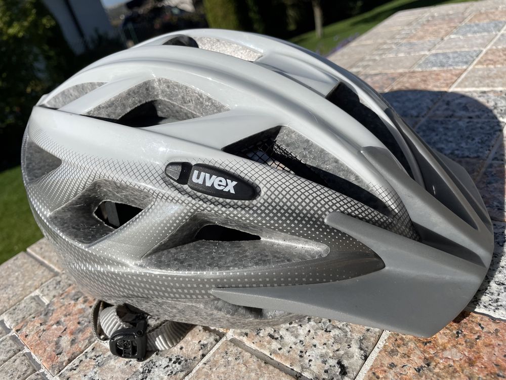 Kask rowerowy UVEX.