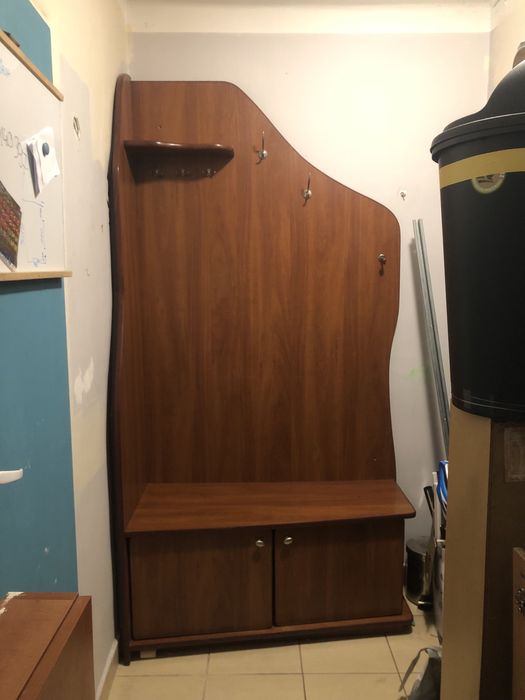 Regał na kurtki i buty