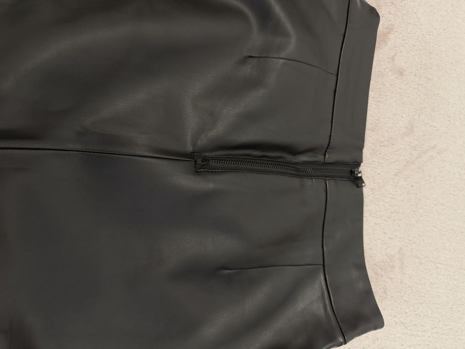 Шкіряна спідниця