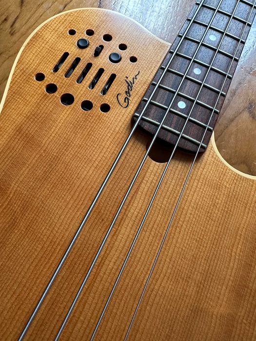 Baixo Godin A4 –  (2006) – Mint Condition + Gig Bag original