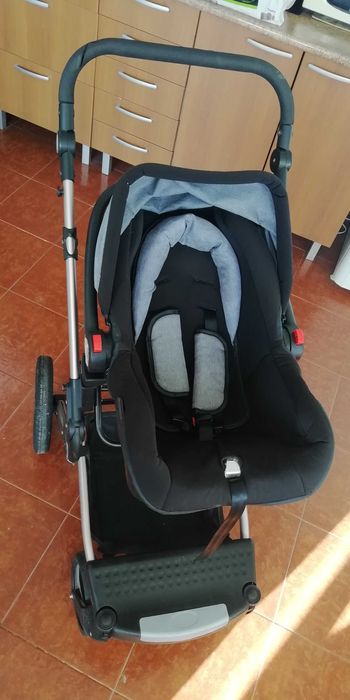 Carro com cadeira e alcofa