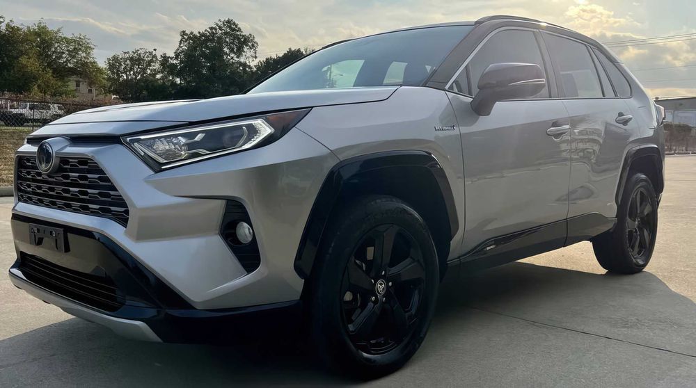 Toyota RAV4      2021