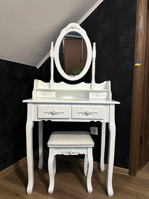 Туалетний столик трюмо з дзеркалом білий