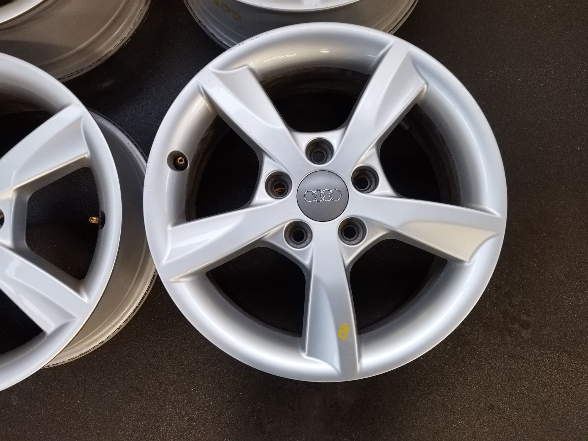 Oryginalne alufelgi Audi 16'' 5x112