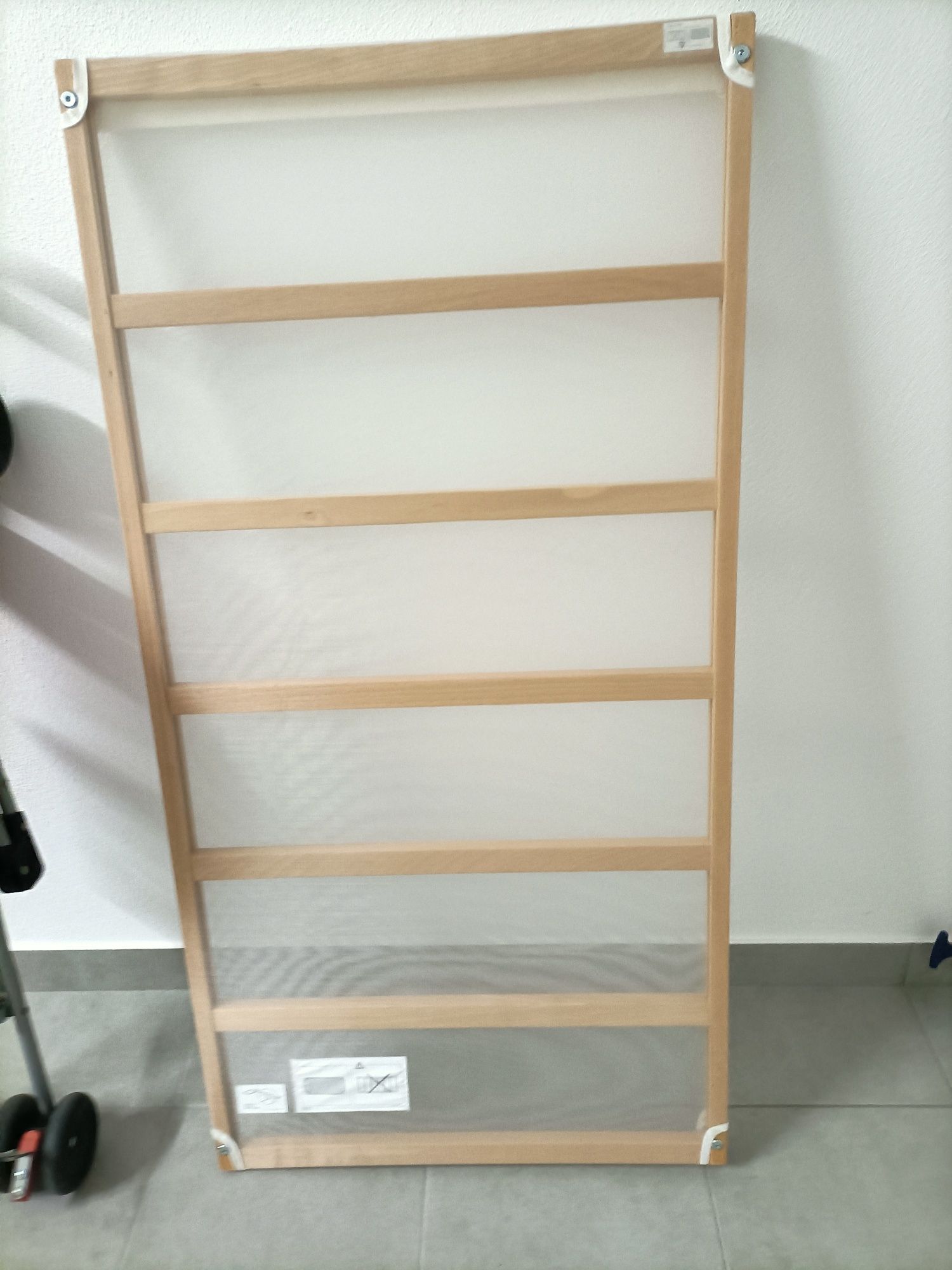 Cama de bebê do IKEA impecável