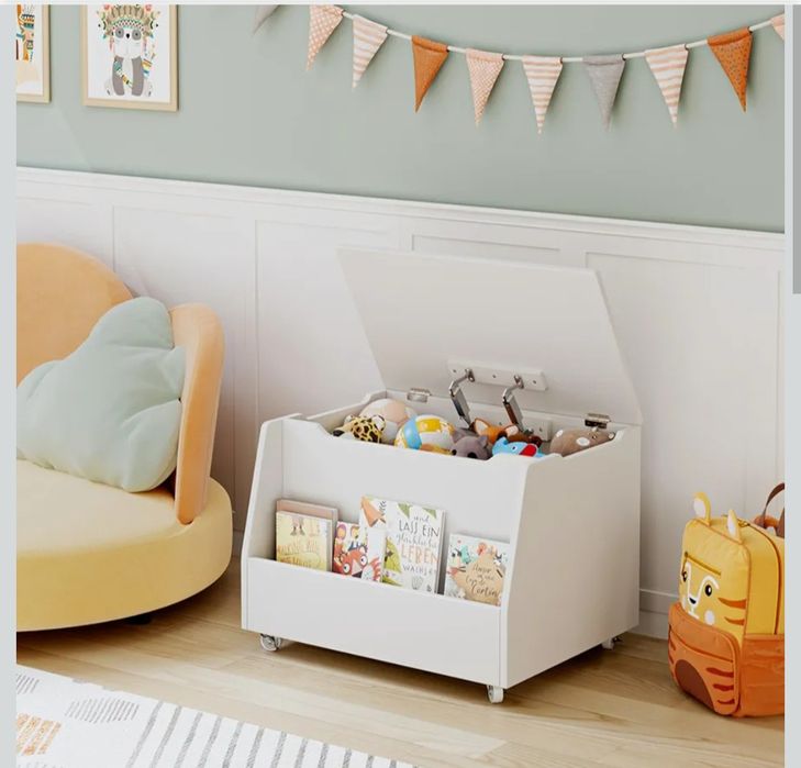 HOCSOK Drewniana skrzynia na zabawki biała z siedziskiem i kółkami