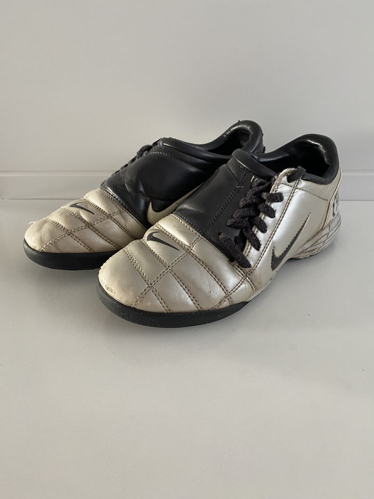Buty sportowe Turfy do piłki nożnej, korki na murawę Nike Total 90