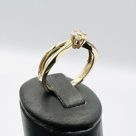 Złoty pierścionek W.Kruk z brylantami o masie 0,11 ct + Certyfikat