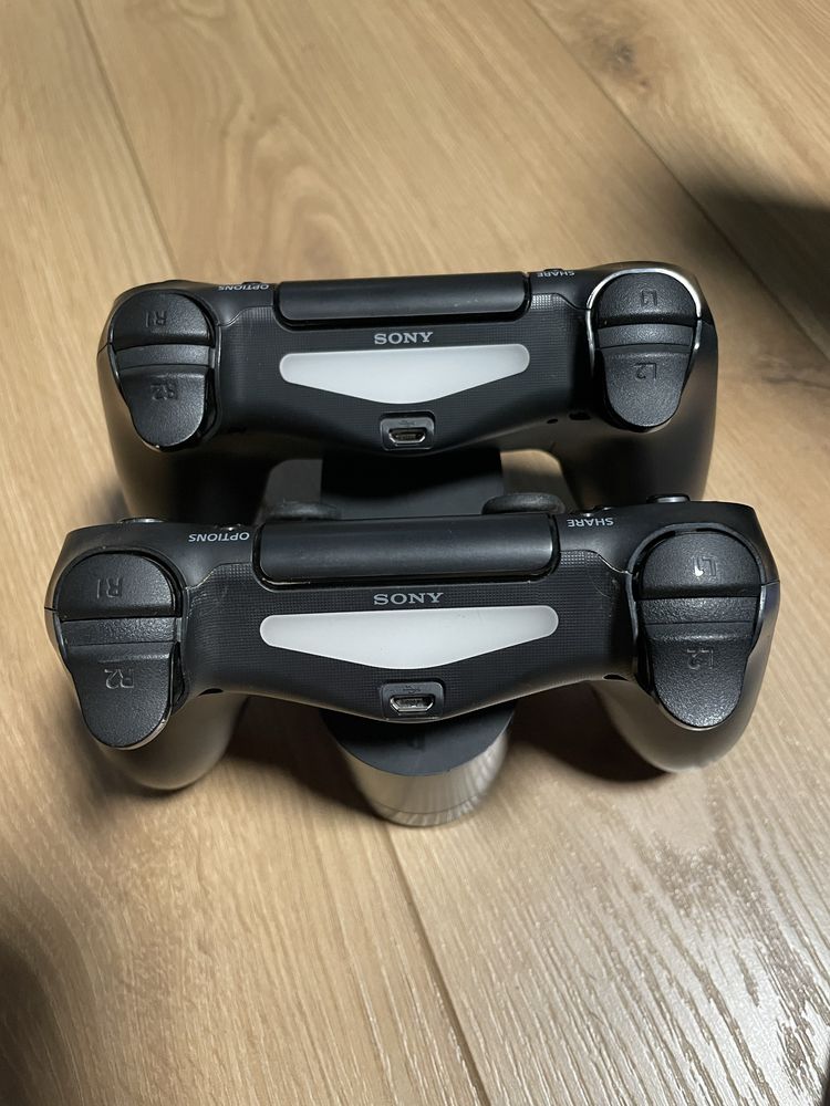 konsola playstation 4 fat + 2 pady + stacja ladujaca + the last of us