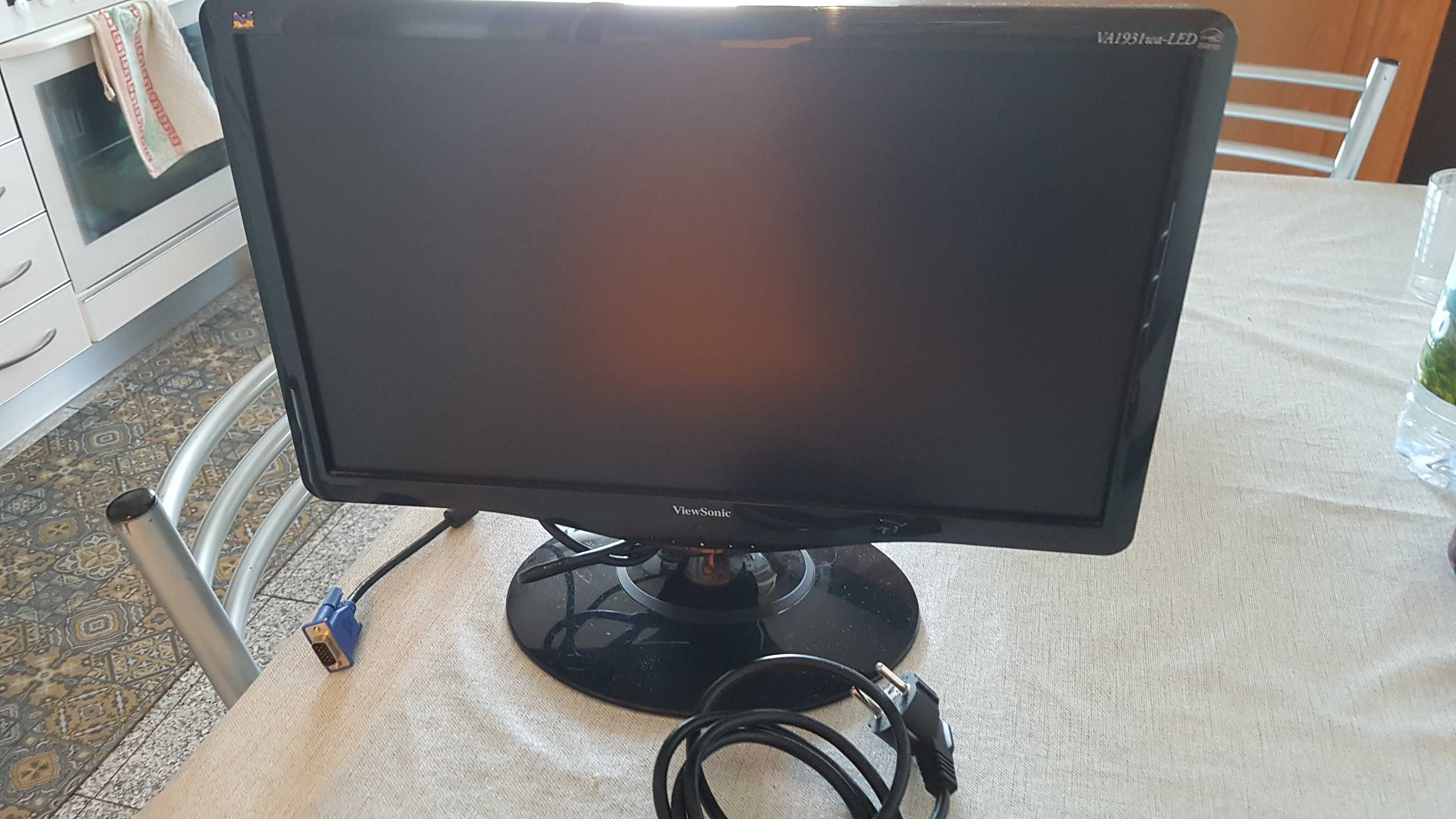 Monitor viewsonic com pouco uso